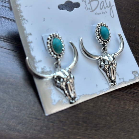 By The Bay NY Bull head skull,faux turquoise stone,silver tone post earrings - Picture 2 of 4